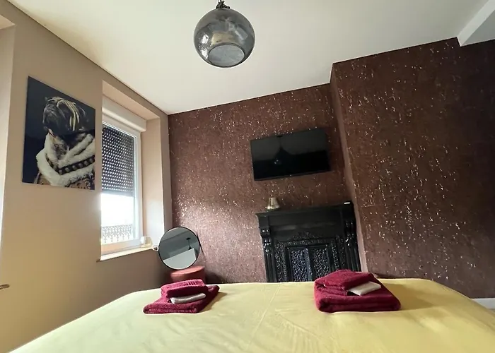 Aux Deux Tours 3* Leval